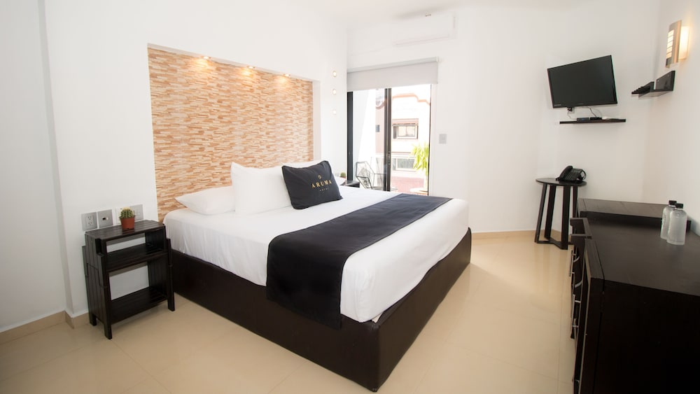Standard Room, 1 King Bed - Photo 1
