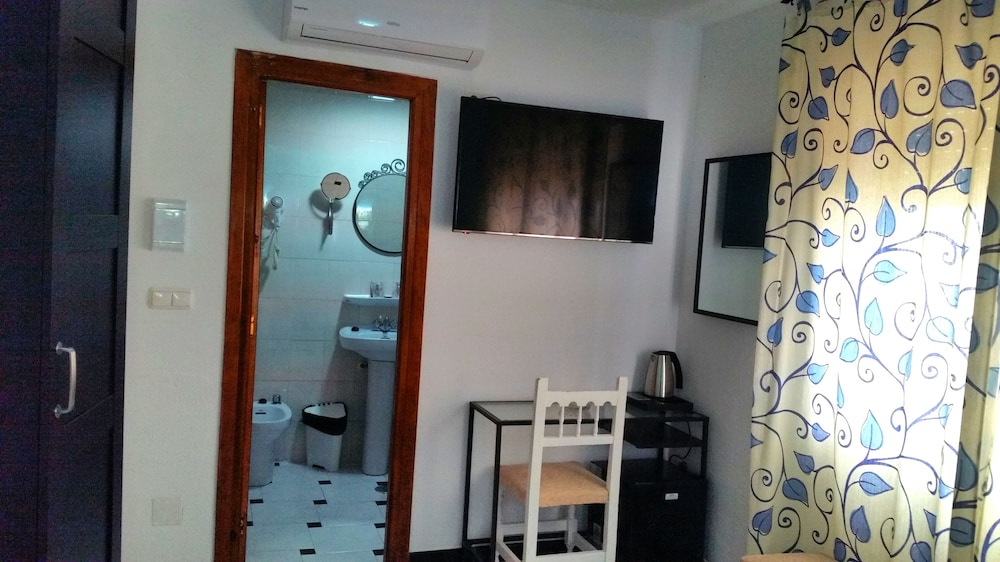 Comfort Double Room, 1 Queen Bed, Courtyard View photo 2