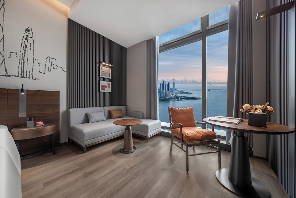 Deluxe Queen Room with Sea View photo 2