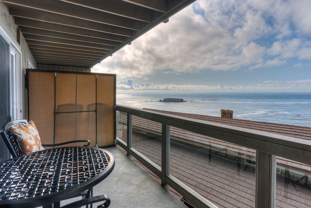 Studio, 1 Queen Bed, Ocean View photo 3