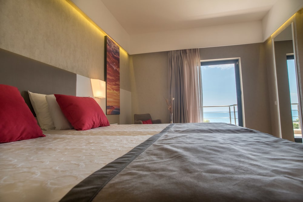 Family Room, 2 Twin Beds, Non Smoking, Sea View (Superior) - Photo 7