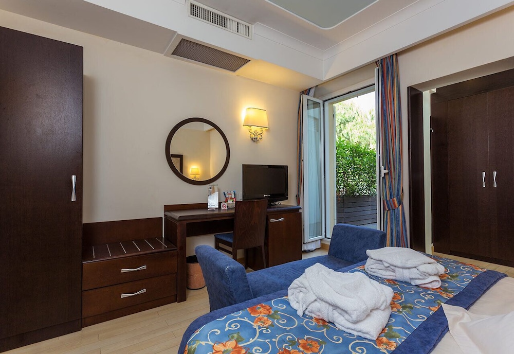 Comfort Triple Room photo 2