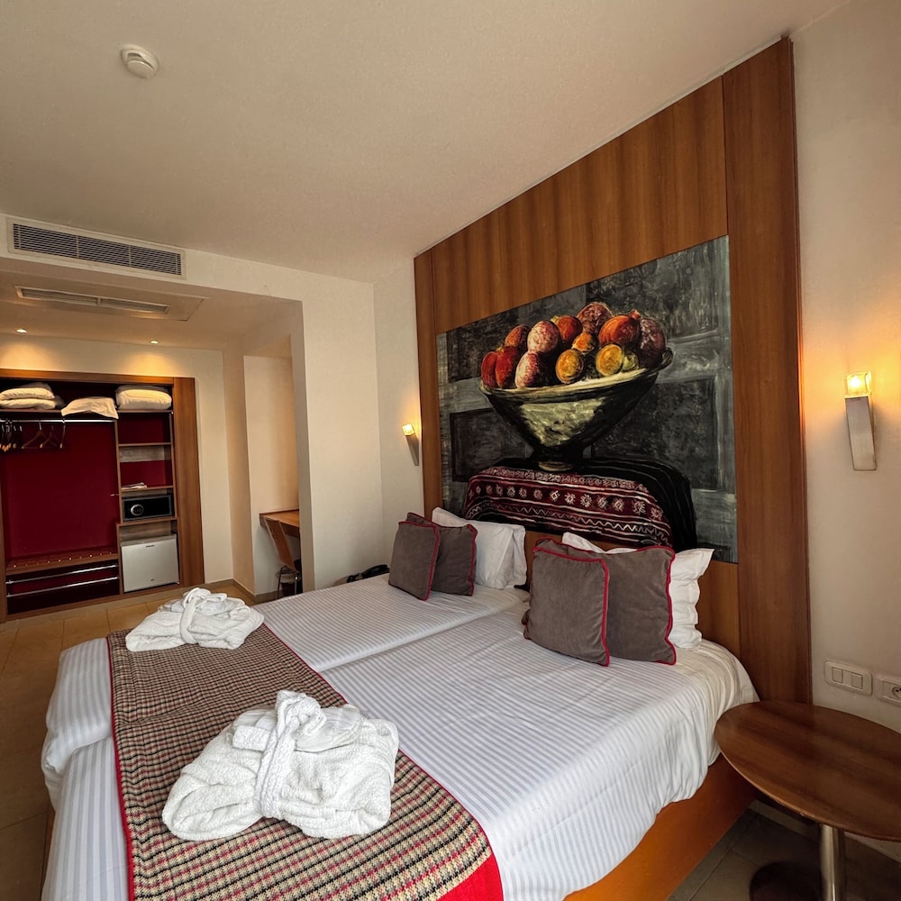 Comfort Room - Photo 2