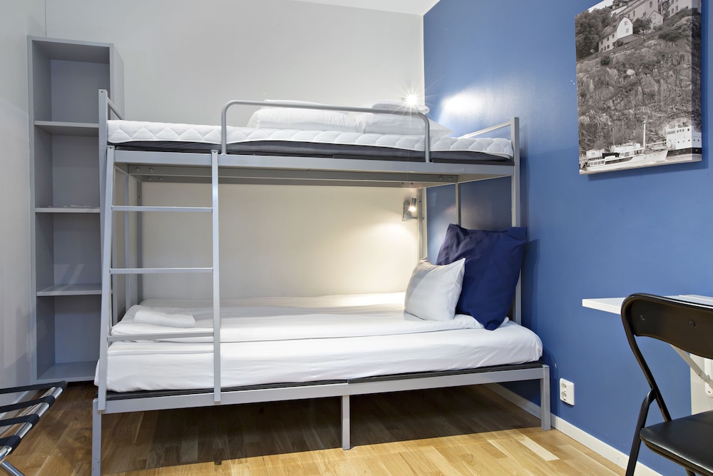 Family Room, Multiple Beds, Non Smoking - Photo 4
