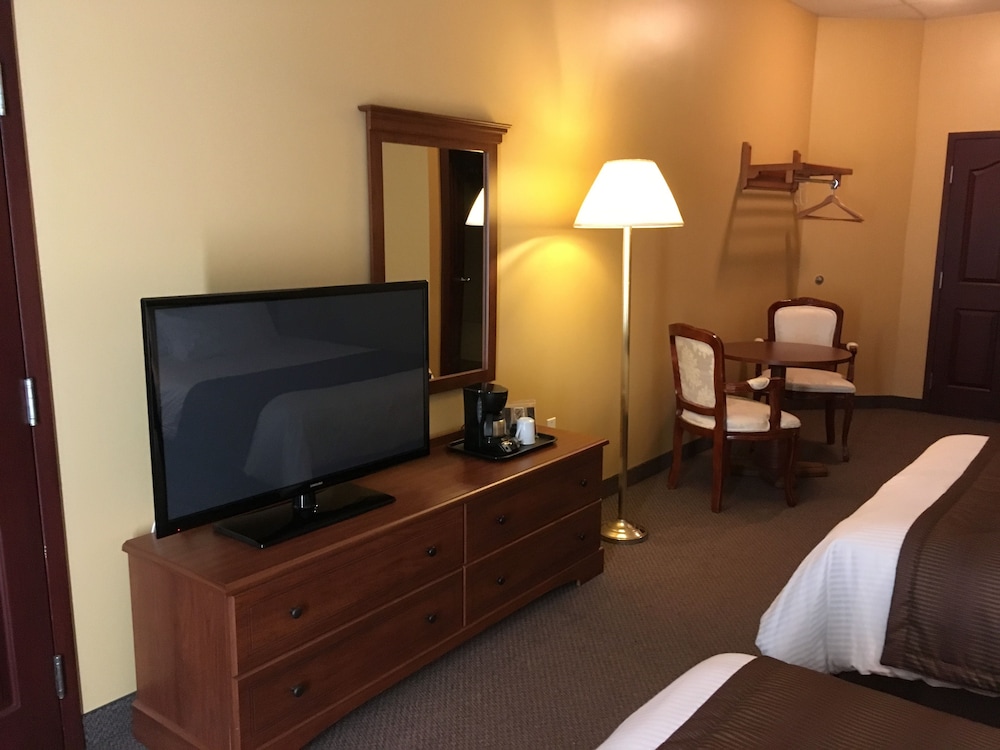 Standard Room, 2 Queen Beds photo 2