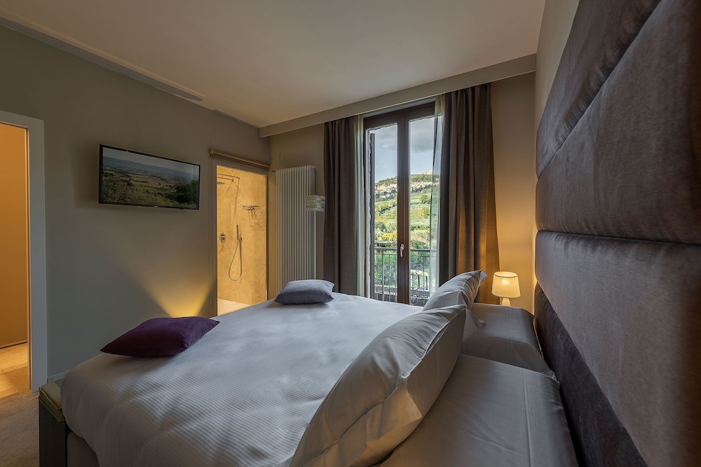 Panoramic Double or Twin Room, 1 Double Bed, City View photo 1
