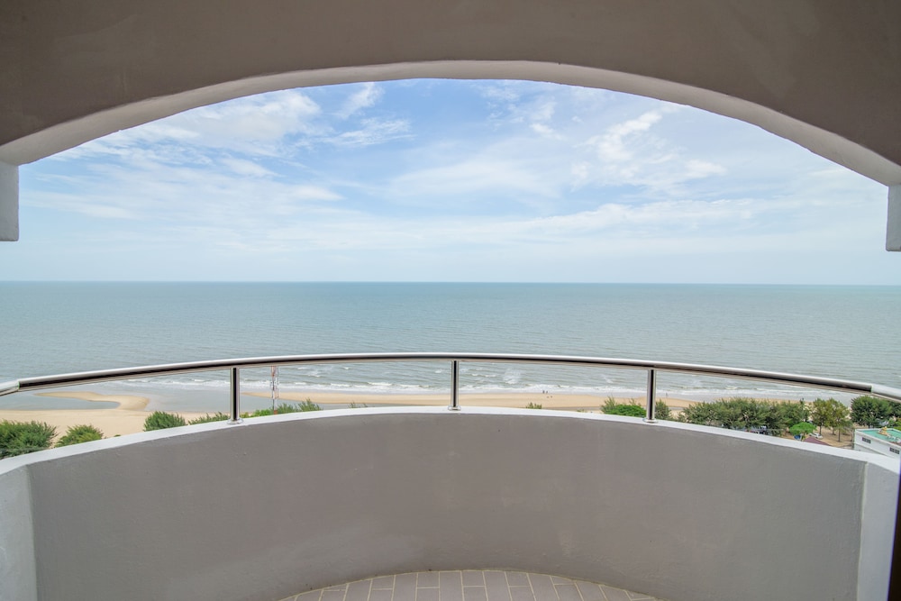 Executive Family Ocean View Suites - Photo 7