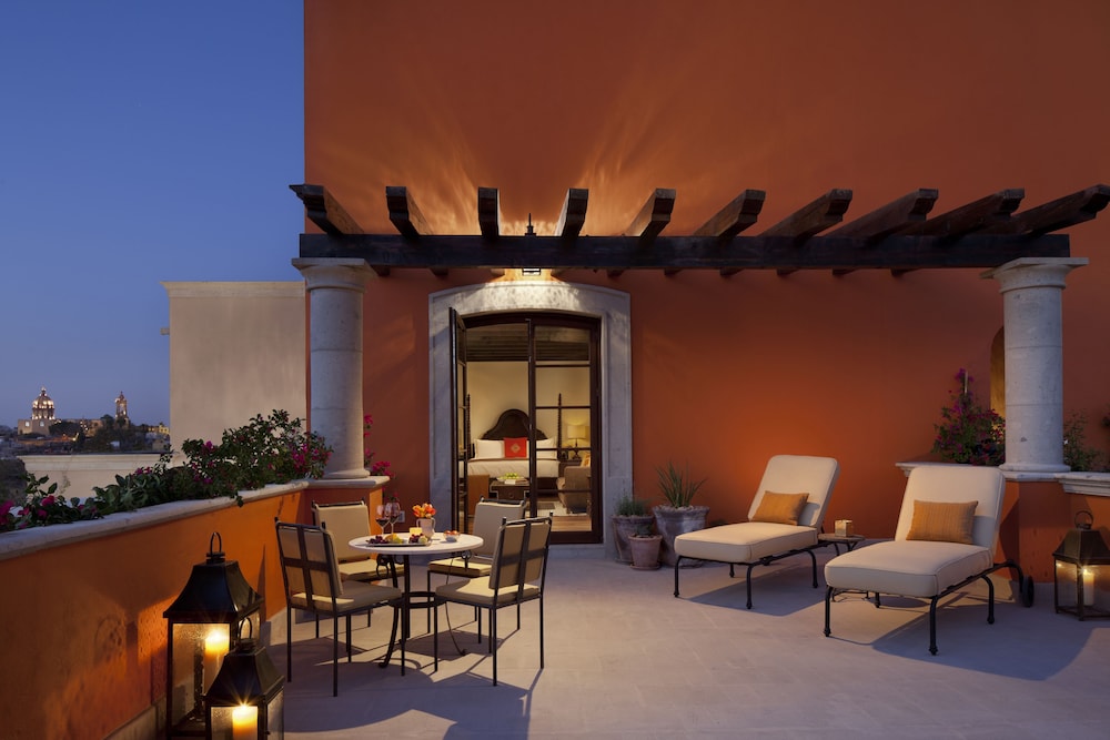 Rooftop Colonial Suite - Photo 4