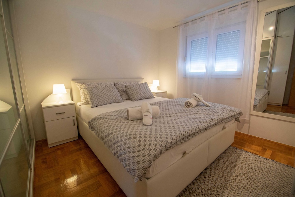 公寓 (Apartment R&R- 两卧室公寓)