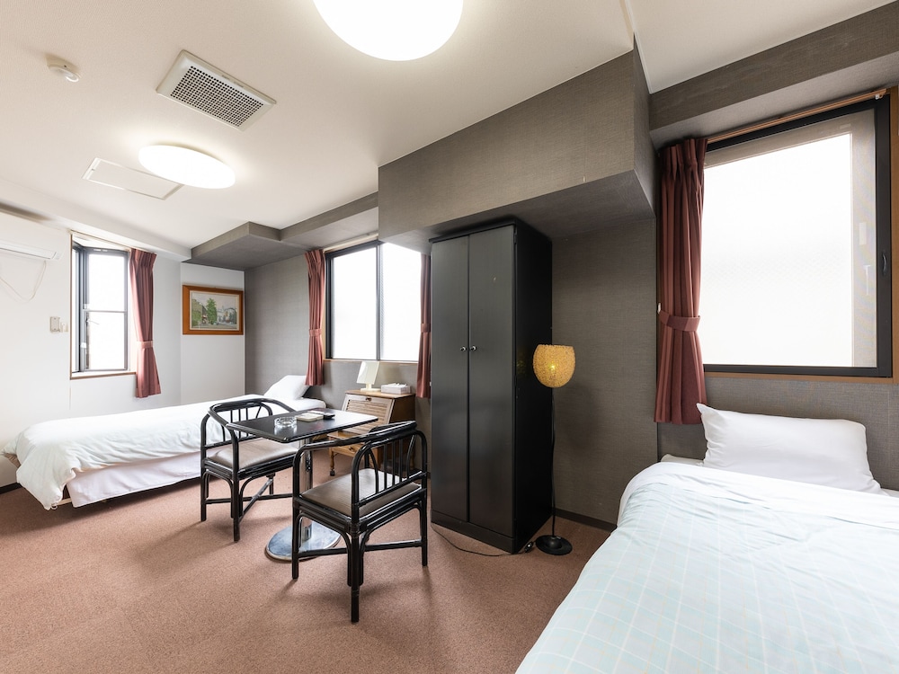 Triple Room, Smoking