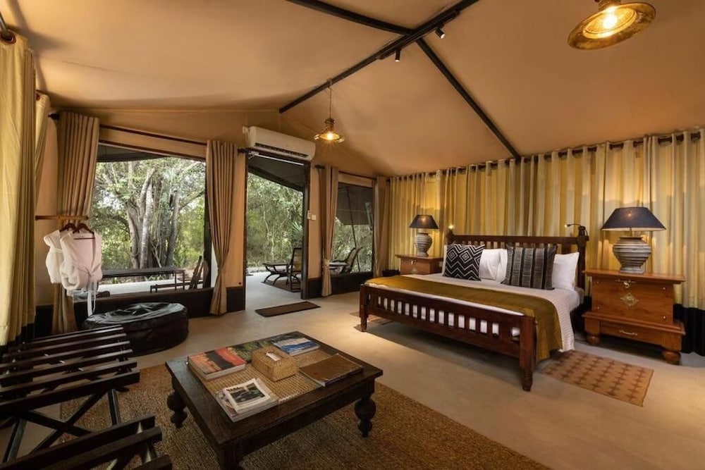 Superior Tent, Private Pool