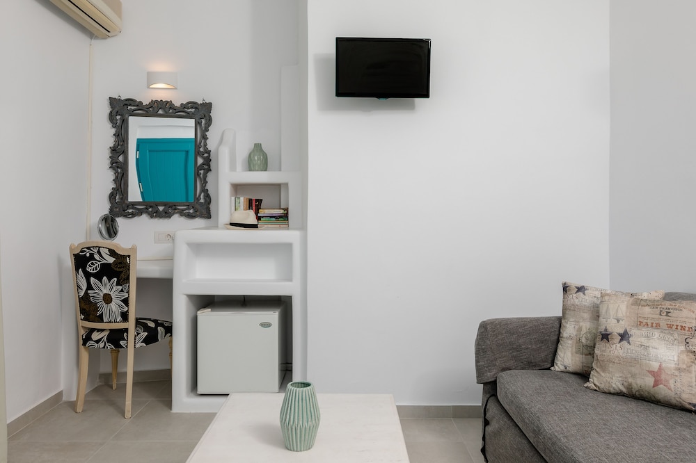Deluxe Room, Balcony - Photo 16