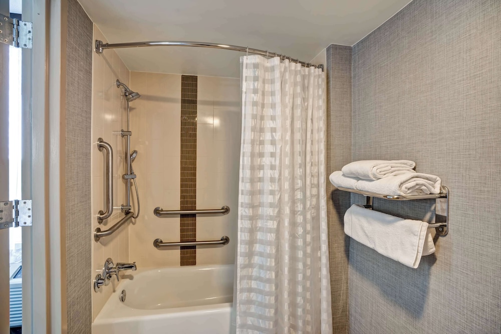 Room, 2 Double Beds, Accessible, Bathtub (Sofa) photo 3
