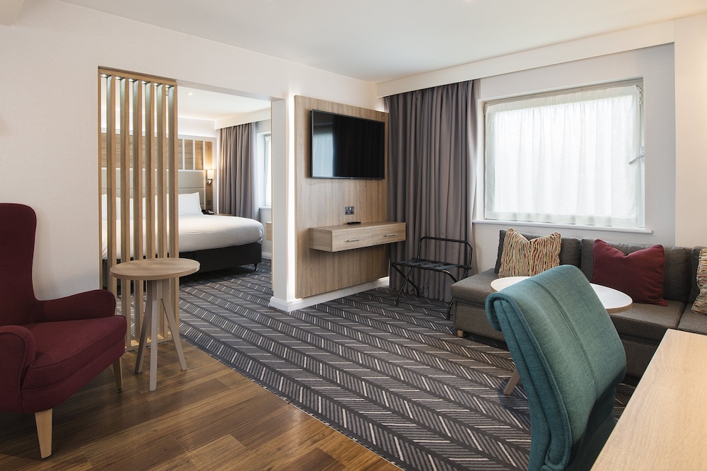 Suite, 1 King Bed - Photo 8