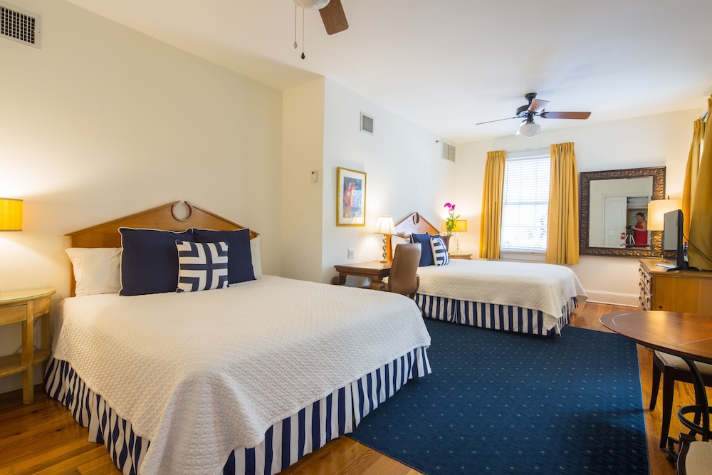 Deluxe Room, Multiple Beds