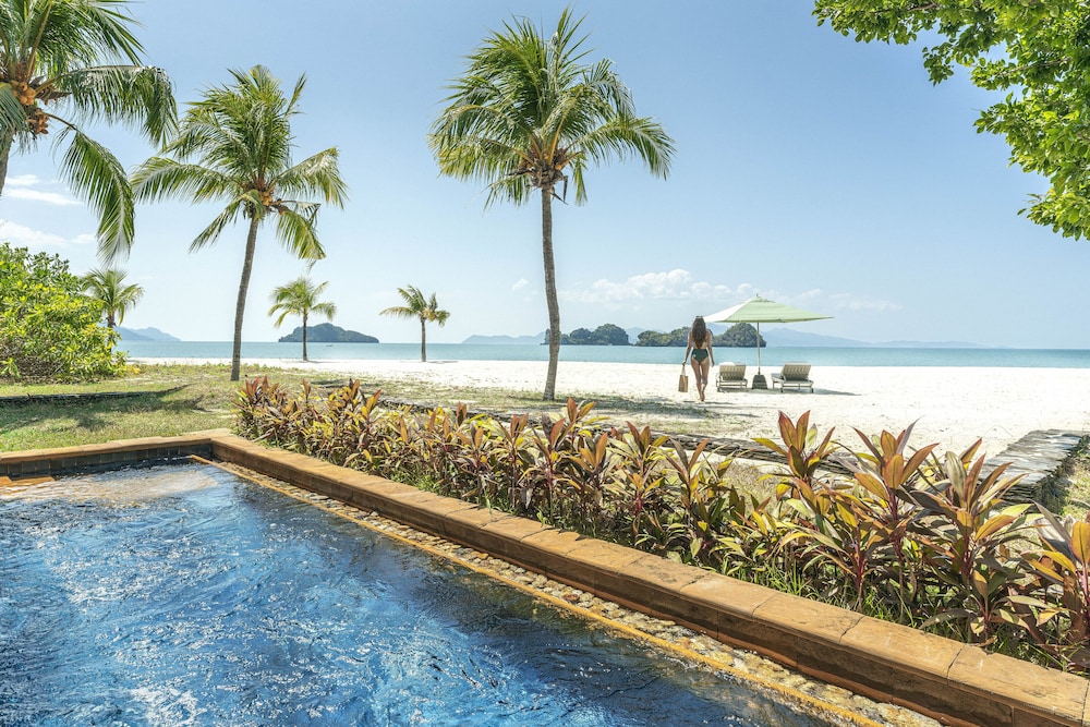 Family Beach Villa with Plunge Pool - Photo 8