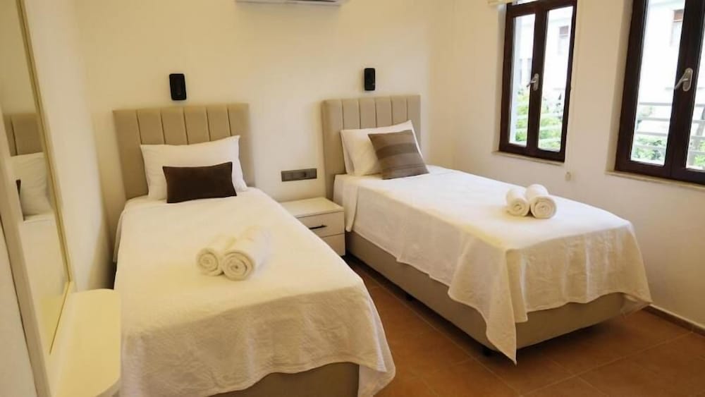 Deluxe Twin Room, Balcony, Partial Sea View