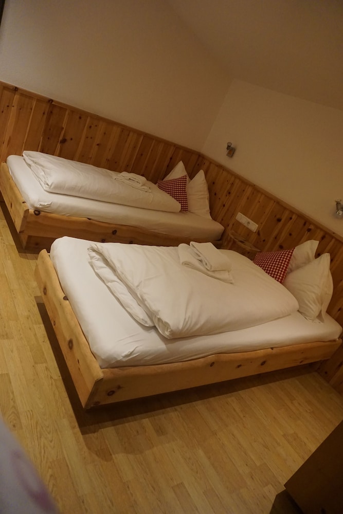 Classic Single Room, Balcony, Mountain View photo 2