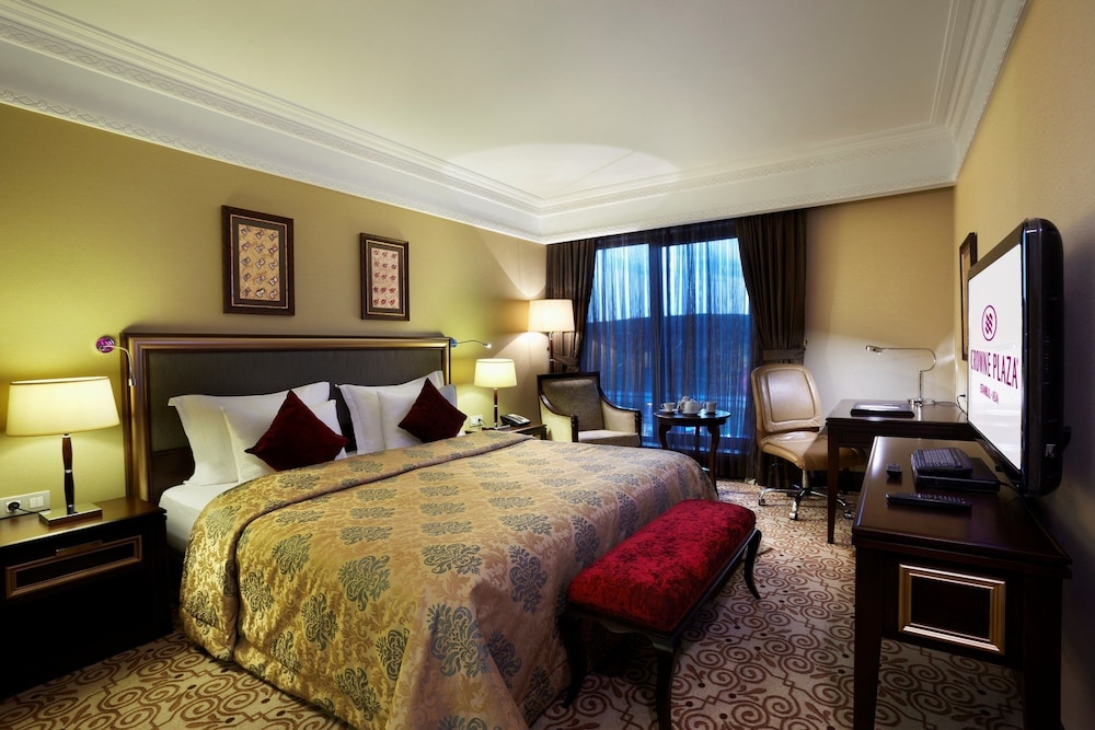 Standard Room, 1 King Bed, Club Lounge Access photo 2