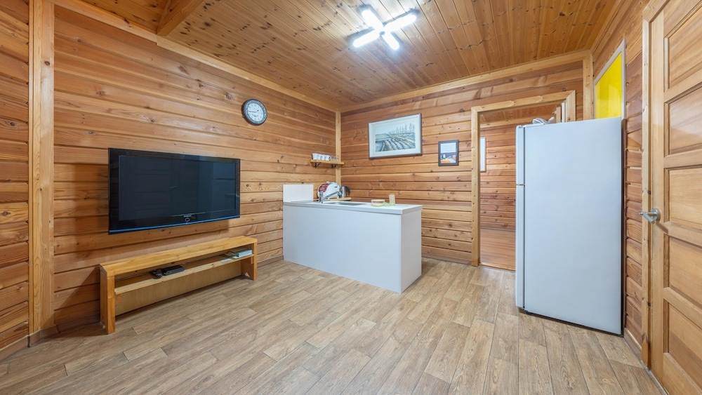 Basic Room, 1 Bedroom (Yellow-2) - Photo 4