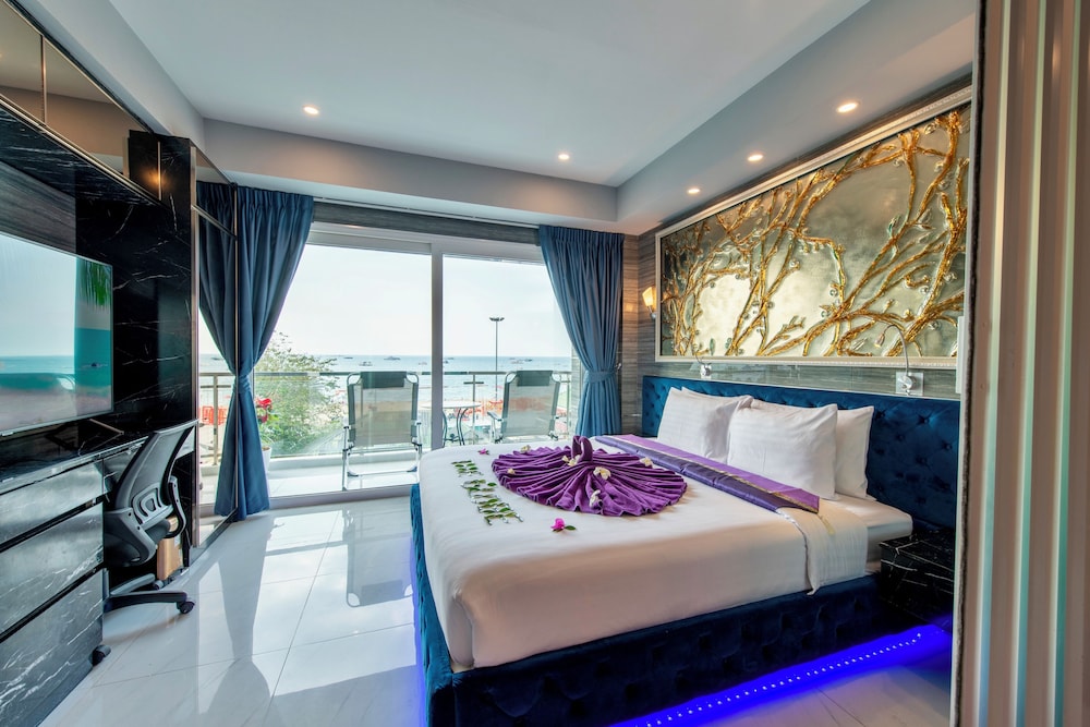 Panoramic Double Room, 1 King Bed, Terrace photo 2