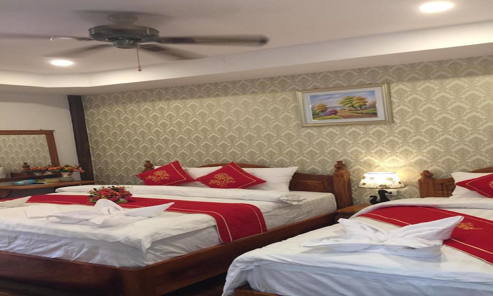 Family Room with Terrace River View photo 3