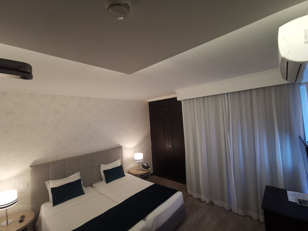 Standard Double or Twin Room - Photo 2