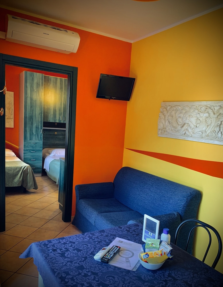 Triple Room, Pool Access photo 1