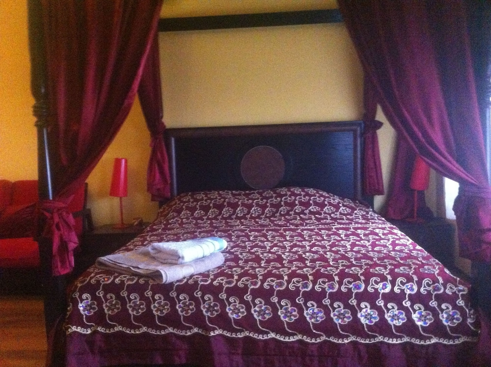 Comfort Room, Garden View
