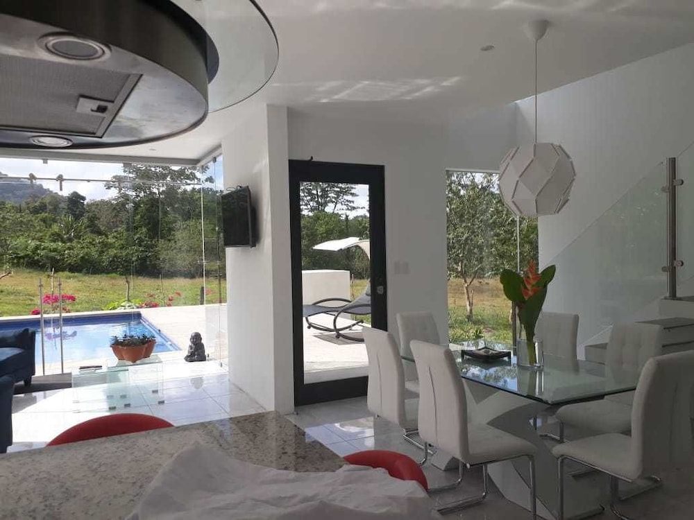 Luxury Villa, 1 Queen Bed, Non Smoking, Mountain View photo 2