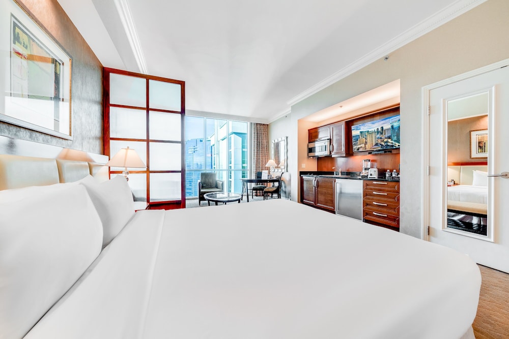 Elite Signature 2-BR Suite with Balcony & Jetted Tub - Photo 7