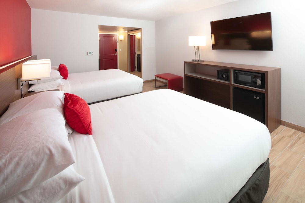 Standard Room, 2 Queen Beds, Accessible, Non Smoking photo 2
