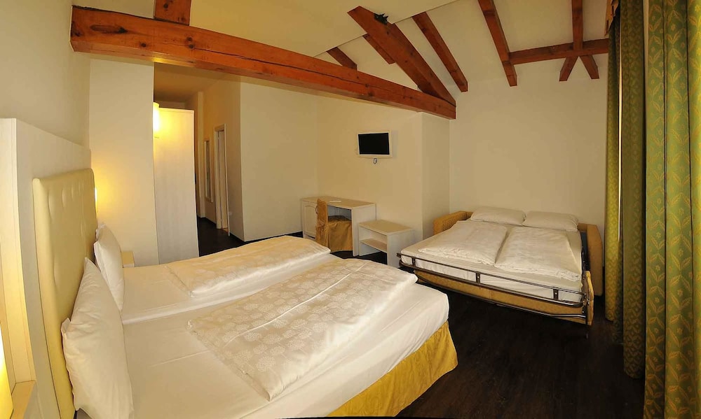 Classic Triple Room photo 3