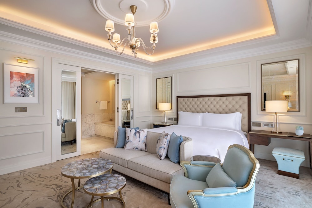 Suite, 1 King Bed, City View - Photo 2