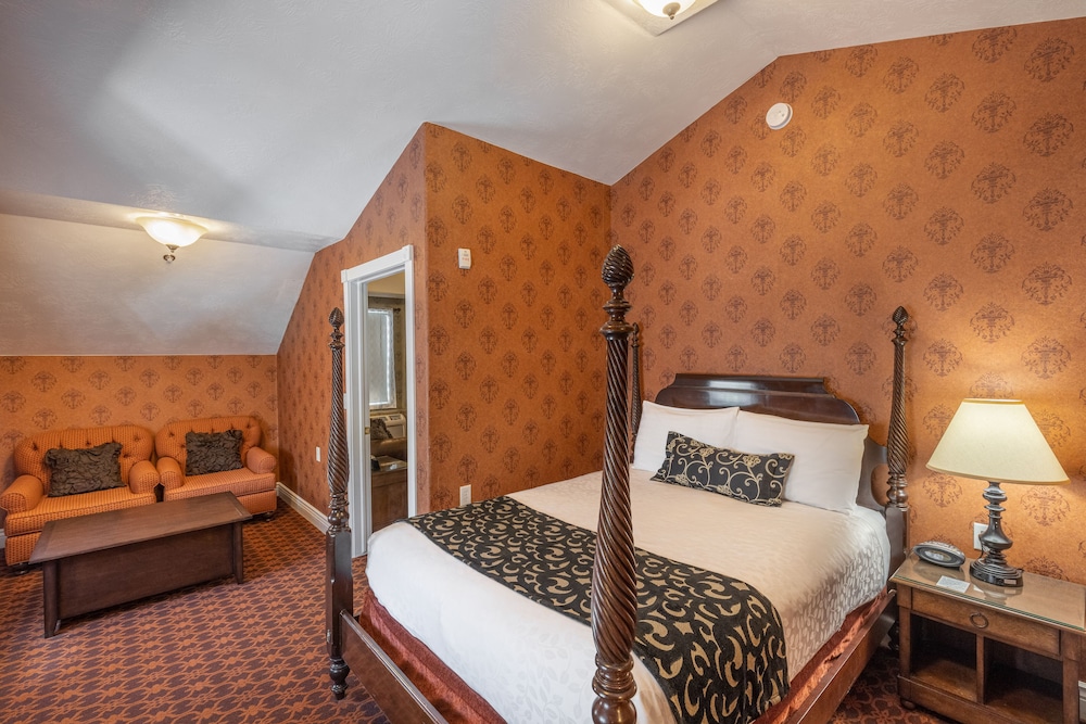 Penthouse Suite (No Pets Allowed) photo 1