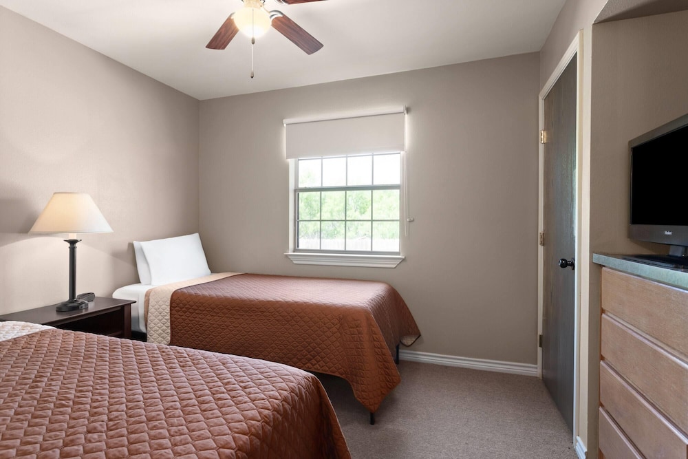 Suite, 1 Bedroom, Non Smoking photo 1