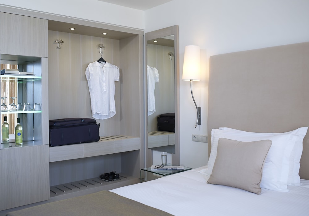 Room, City View - Photo 3