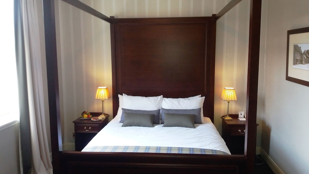 Four Poster Room photo 3