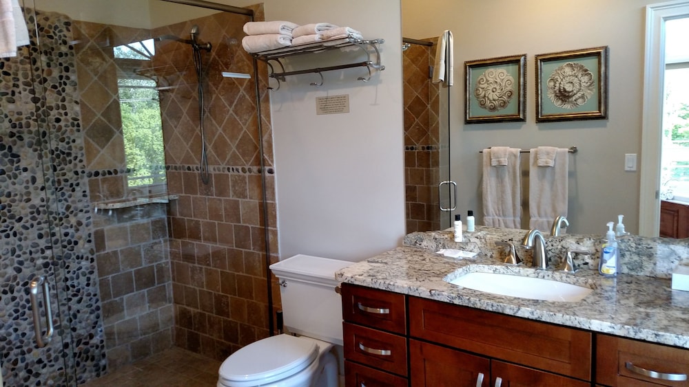 Luxury Condo, Multiple Beds, River View photo 2