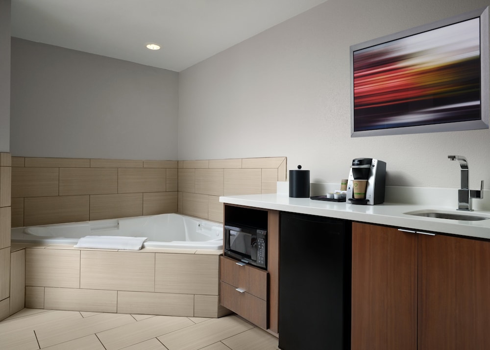 Suite, 1 King Bed, Jetted Tub (Living Area) - Photo 2