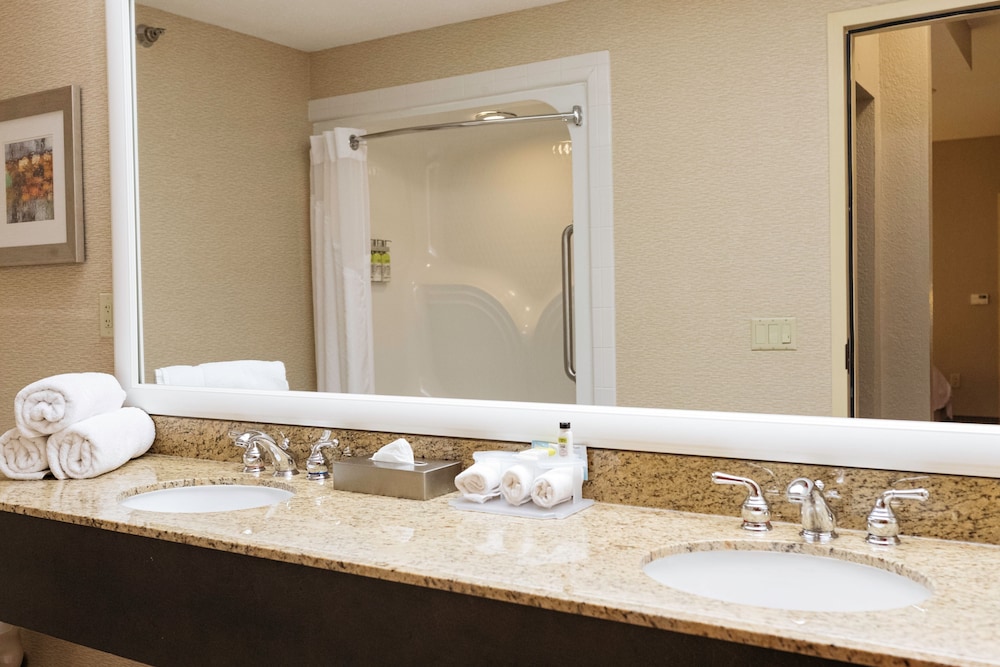 Suite, 1 King Bed with Sofa bed, 2 Bathrooms (Wet Bar) - Photo 5