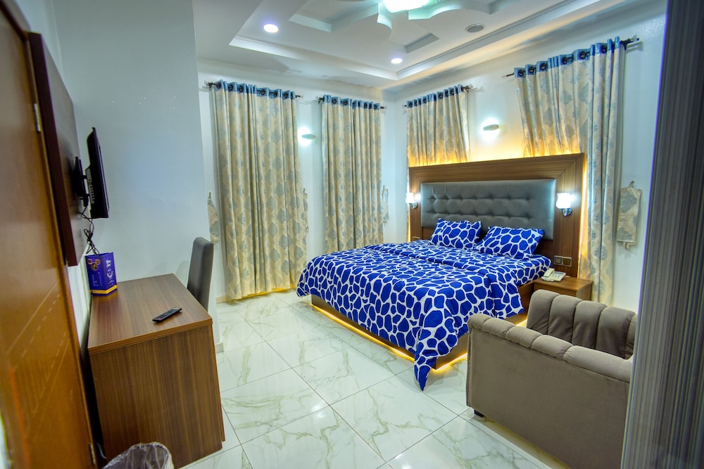 Double Room (Rose)