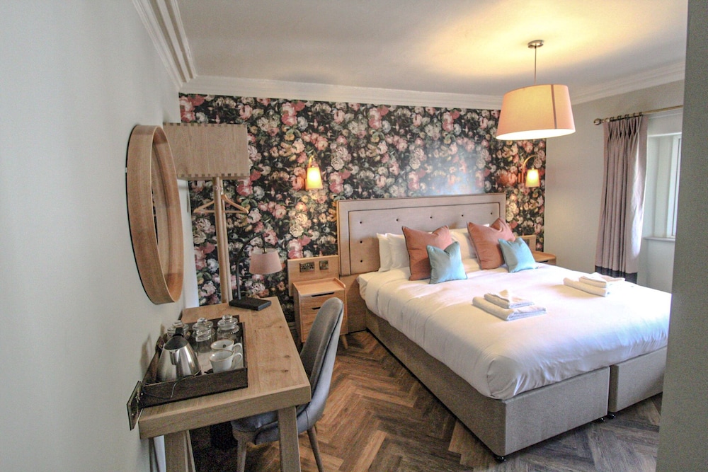 Superior Double Room, Ensuite - Photo 7