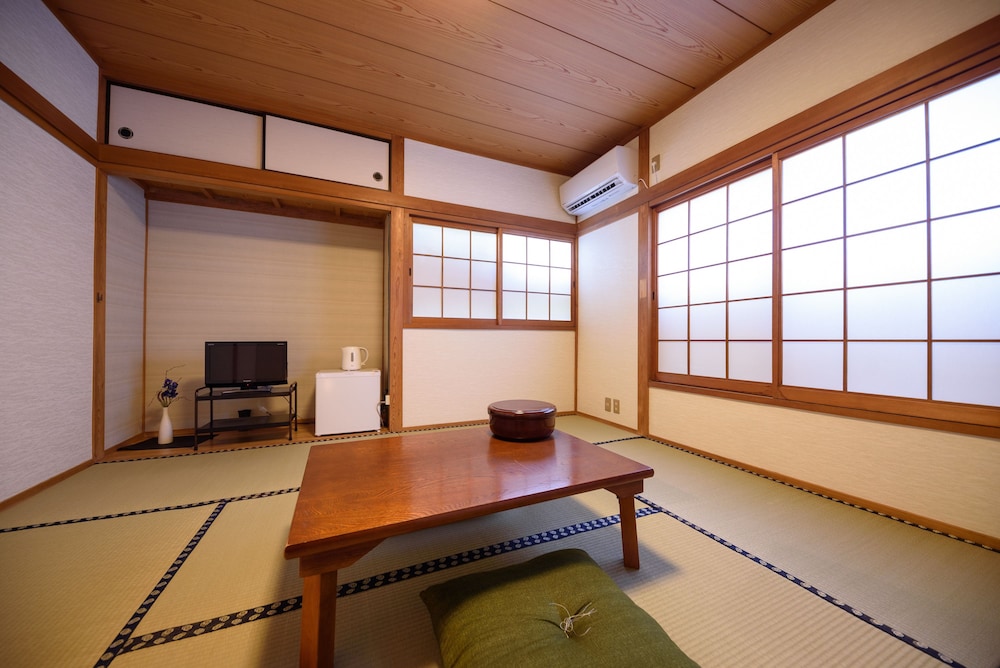Economy Japanese Style Room With Shared Toilet photo 3