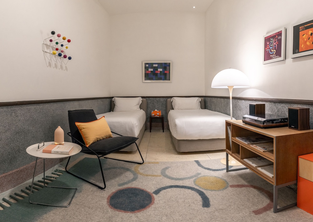 Standard Twin Room, Shared Bathroom