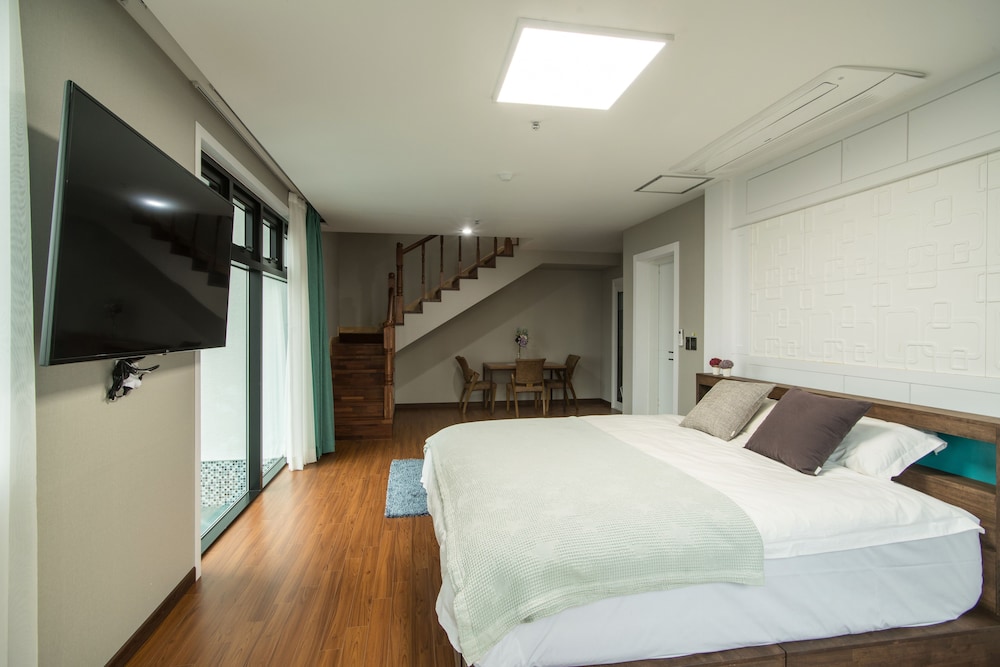 Special Room (60 PY - Extra fee from 7th person on site)