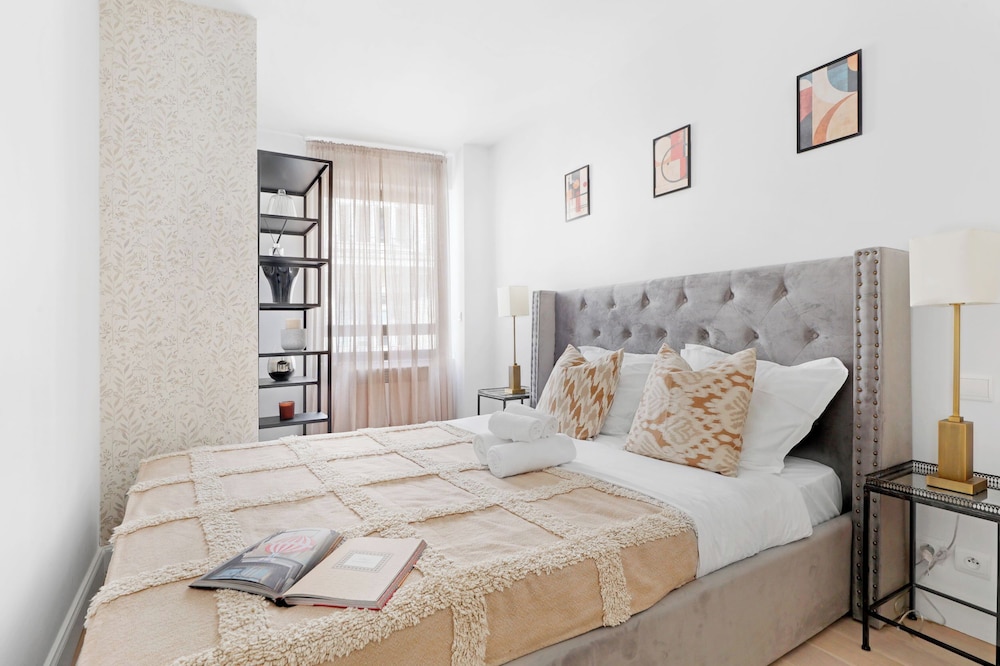 City Apartment, 2 Bedrooms, Balcony, City View photo 3