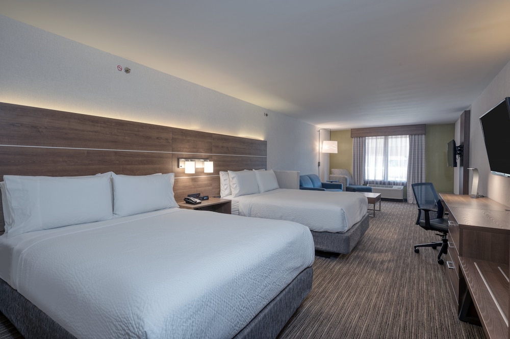 Suite, 2 Queen Beds - Photo 4
