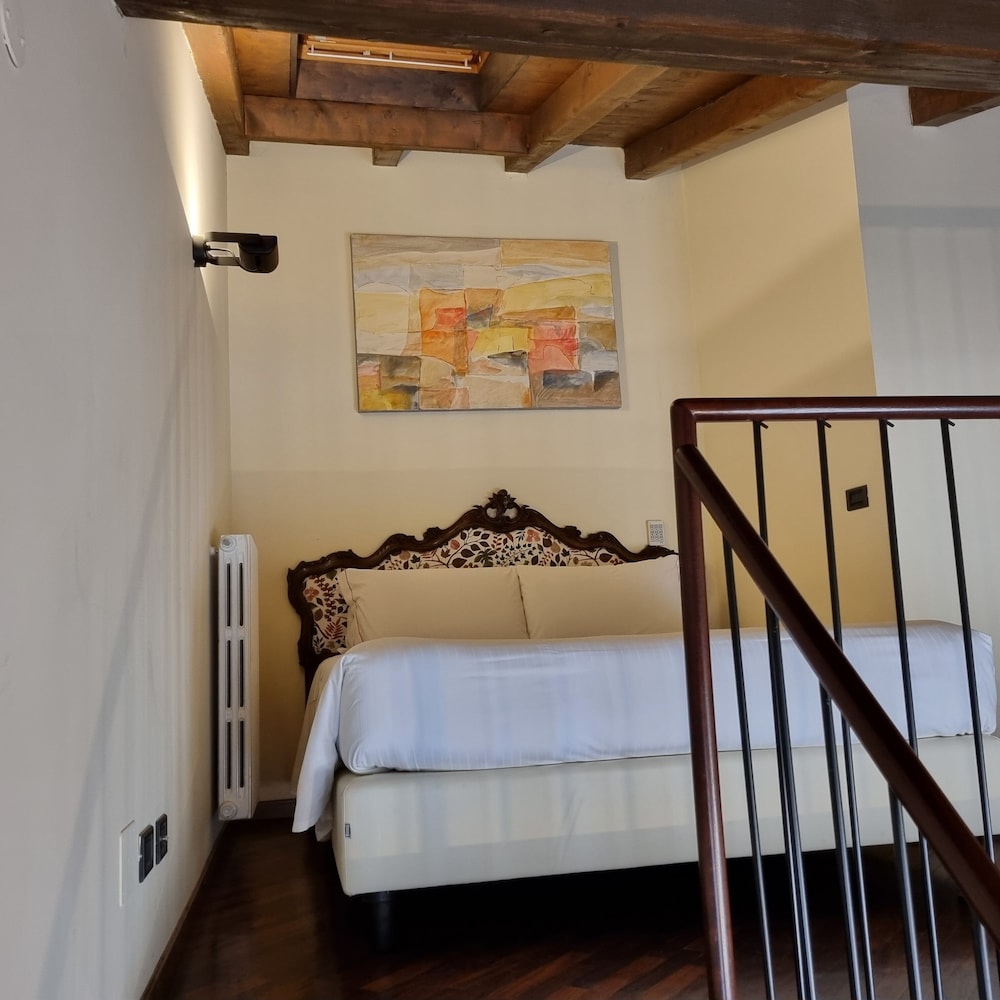 La Loggia apartment thumbnail 5