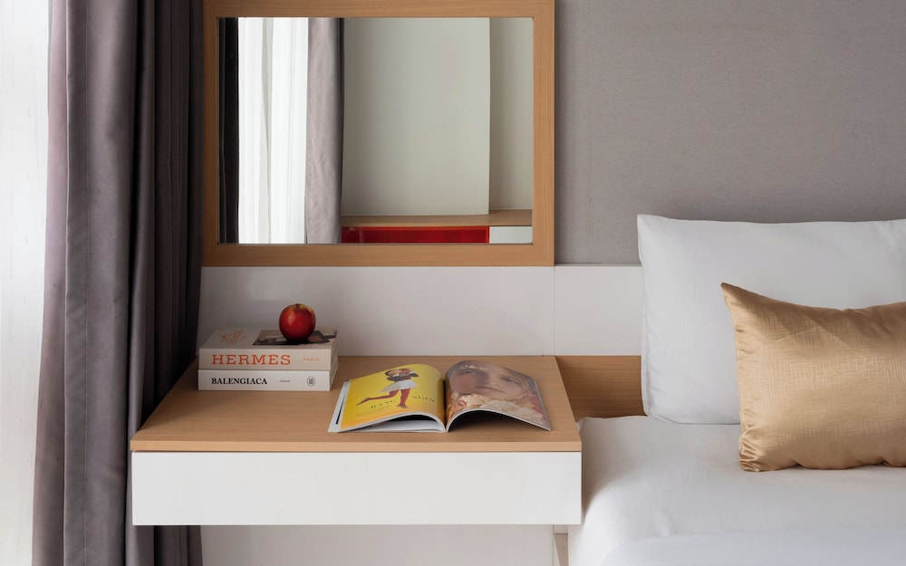 Grand Room, 1 Bedroom, Club Lounge Access, City View photo 2